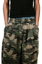 CAMO BALLOON PANTS