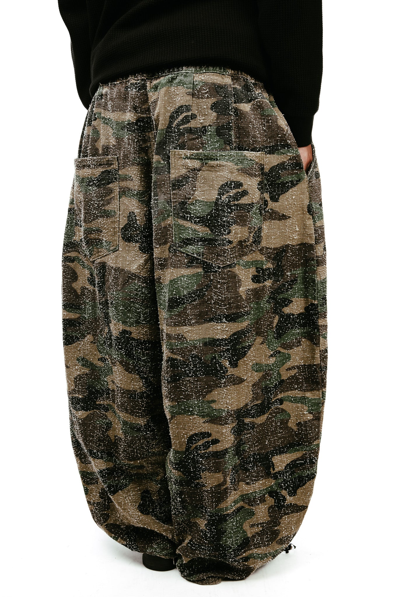 CAMO TEXTURED BALLOON PANTS