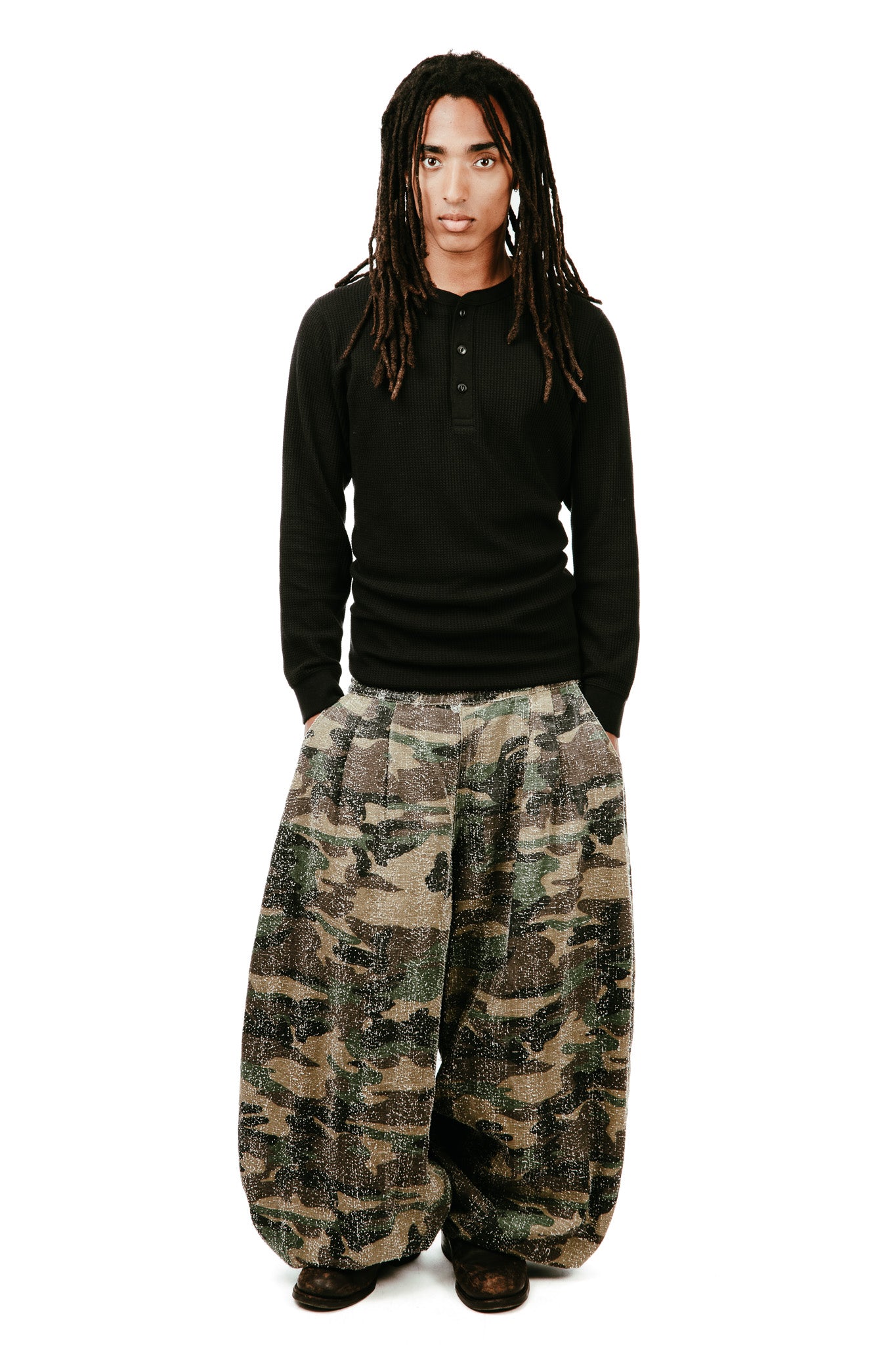 CAMO TEXTURED BALLOON PANTS